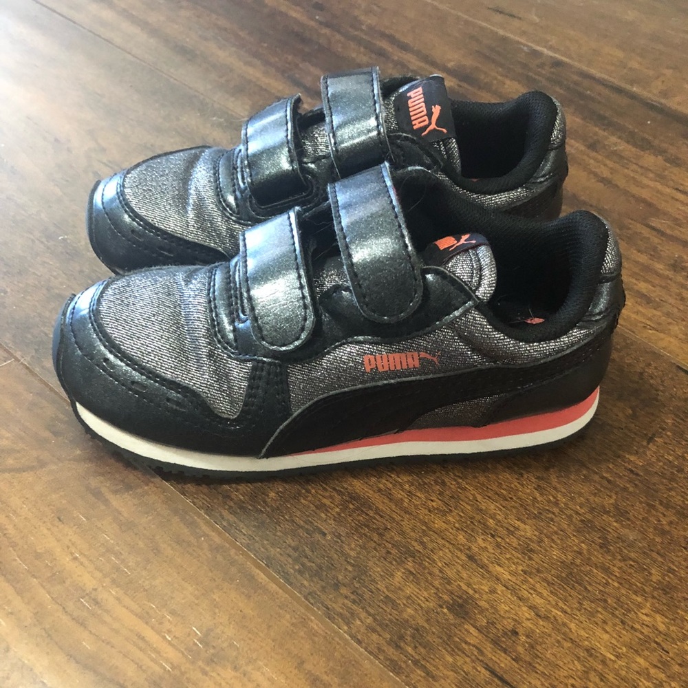 Kids PUMA sneakers EUC